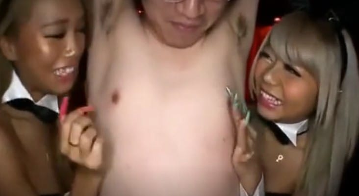 【コスプレ×痴女攻め】黒ギャルバニーちゃんが淫語漏らして乳首とおチンポを何度もしごく！