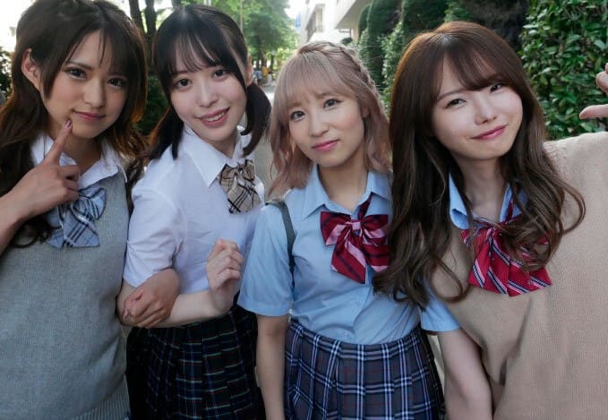JK集団が冴えないオヤジを車内に連行！『イケよマゾおぢ♡』加減を知らないメスガキの全身責めで身も心もマゾ堕ちする！