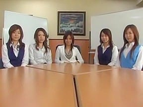 【OL集団×痴女責め】『ほらイケっ♡』M男社員が複数OLに襲われる！全身を舐め尽くされ快楽に抗えず悶絶射精！