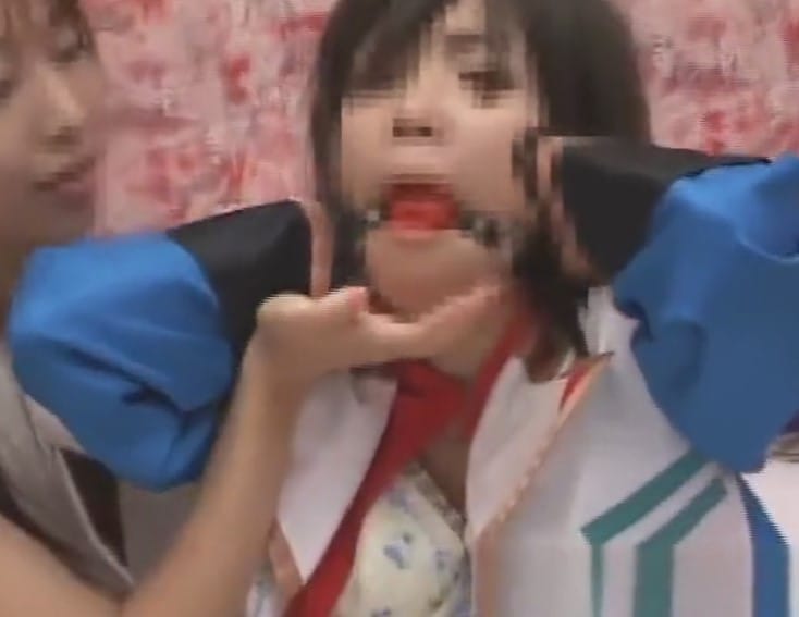 ドMコスプレイヤーが拘束され痴女のターゲットになりレズセックス！アナルまで責められ羞恥心と快楽でおかしくなりそうwww