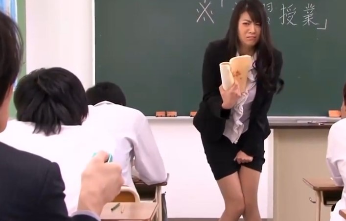 【小野今日子×遠隔バイブ】女教師が授業中に羞恥心を失い『もうムリぃ♡』快楽に溺れ皆のオモチャにされマゾ化するｗ