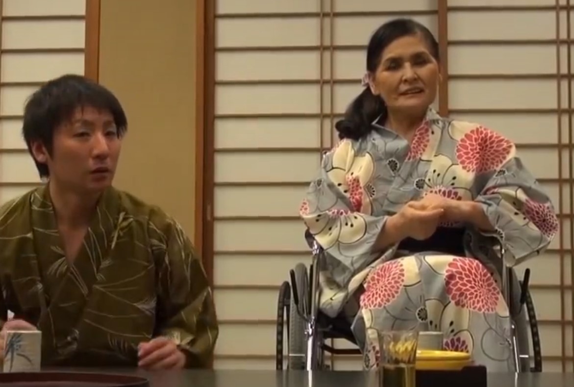 【ガチ必見×七十路痴女】孫とガチでハメちゃう性欲旺盛なおばあちゃん！冥途の土産に若チンをオマンコで堪能！