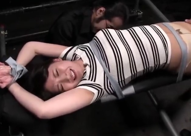 【清楚姉×複数責め】拘束プレイで快楽暴走！『こんなの耐えられない…♡』電マとくすぐりで絶頂崩壊！