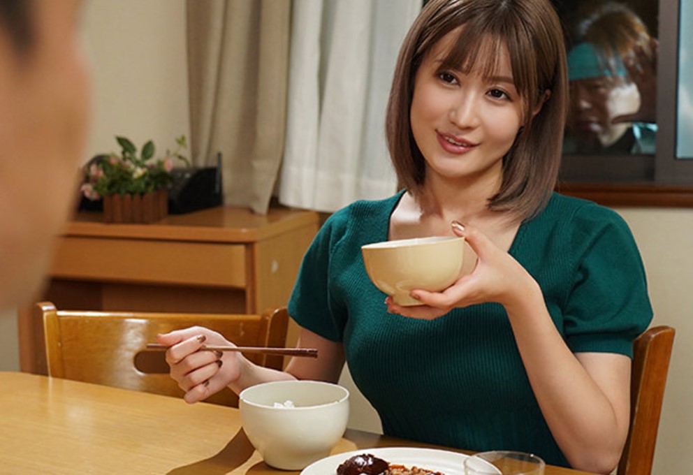 『まだイ”グっ♡♡』巨漢レイプ魔に旦那の前で犯される奥様wwチ◯ポの快楽にメス堕ちしてしまい…ww