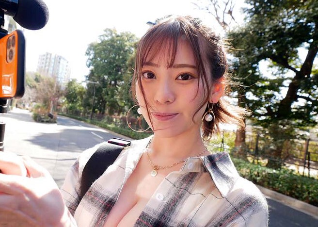 【楓ふうあ】たぬき顔系美人がドM男を快楽調教wwチ◯ポから溢れ出す汁をマ◯コに即注入ww