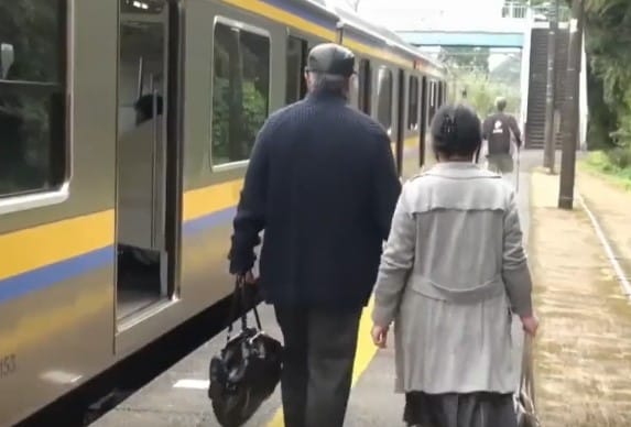 『お勤めご苦労様♡』長い刑期を終え性欲ムラムラな父親に母と娘が身体のプレゼント！家族で快楽を貪る狂気的な愛！