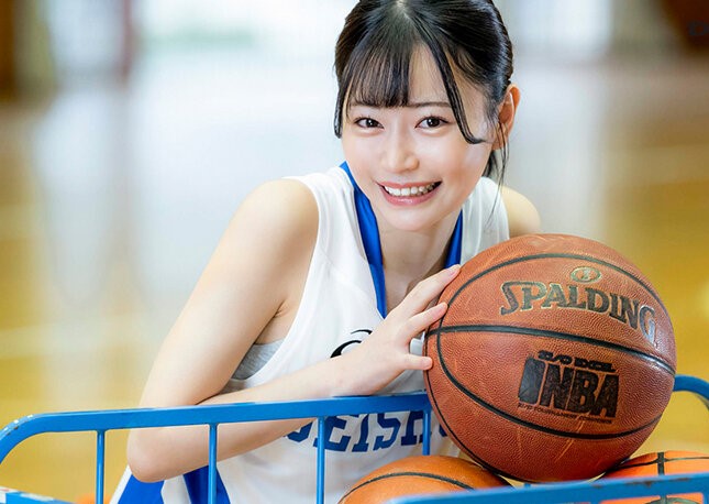 バスケットより交尾が好きなお年頃！『あっ♡ダメぇ…♡』エッチな愛液をコートに垂らして快楽を貪る！