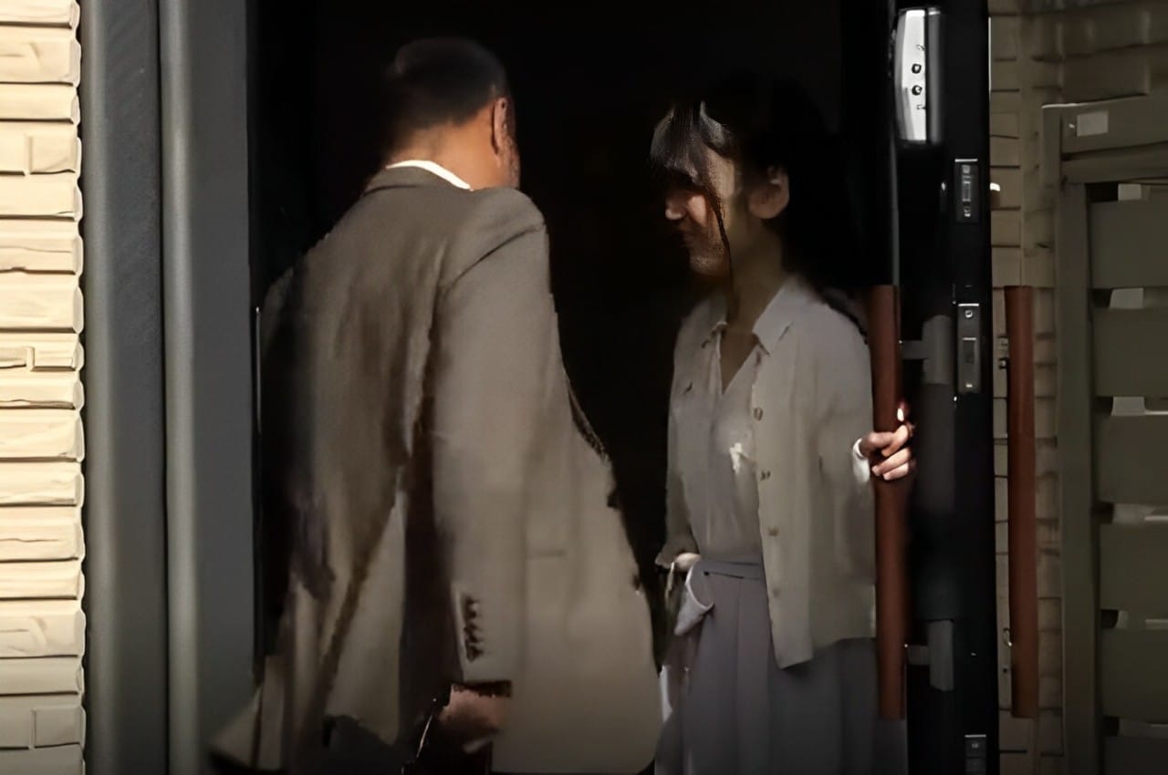 真昼間から他人チ●ポで快楽を貪る人妻！『あぁ…♡旦那より気持ち良いよぉ♡』単なるお遊びでは済まない夫婦崩壊の記録！