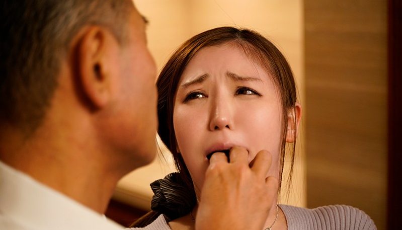 『そんなところ舐めないでぇ…』夫の上司にひたすらに犯される美人人妻ww強制的に下品な格好にされ玩具扱い性奴隷へww