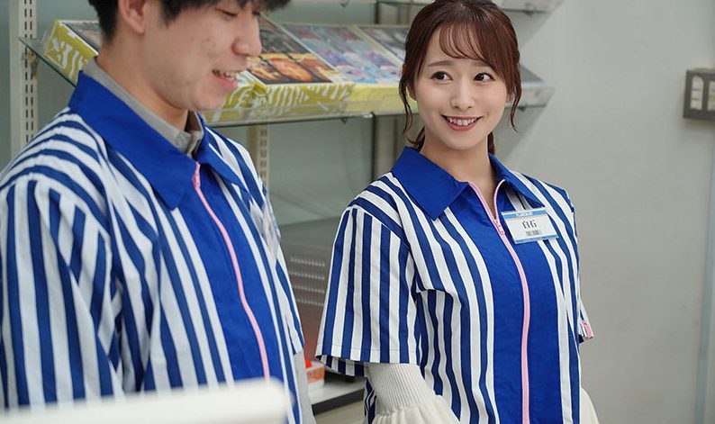 寂しさを紛らわす深夜のパート勤務で倦怠期の夫を忘れさせてくれる絶倫の年下バイトくんと夜が明けるまで中出し不倫！