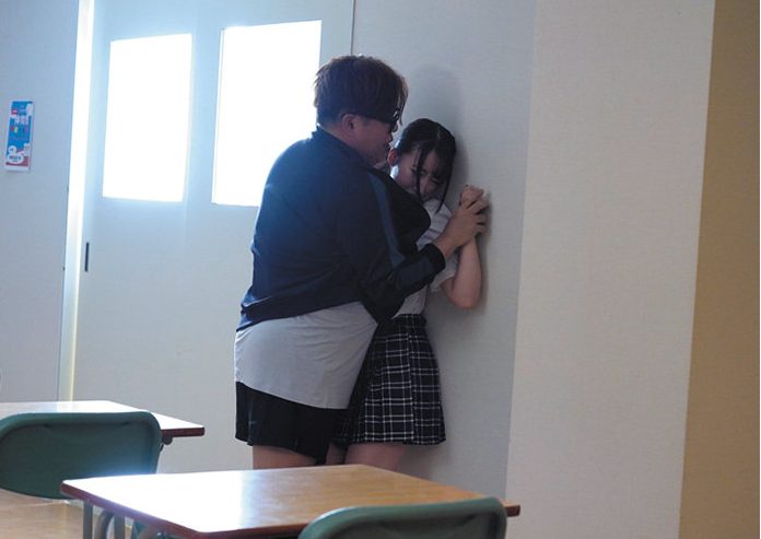 『もうやめてください…』大嫌いな巨漢教師に馬乗りされてレイプされる美人JKww抵抗虚しくおチ◯ポしゃぶりの刑ww