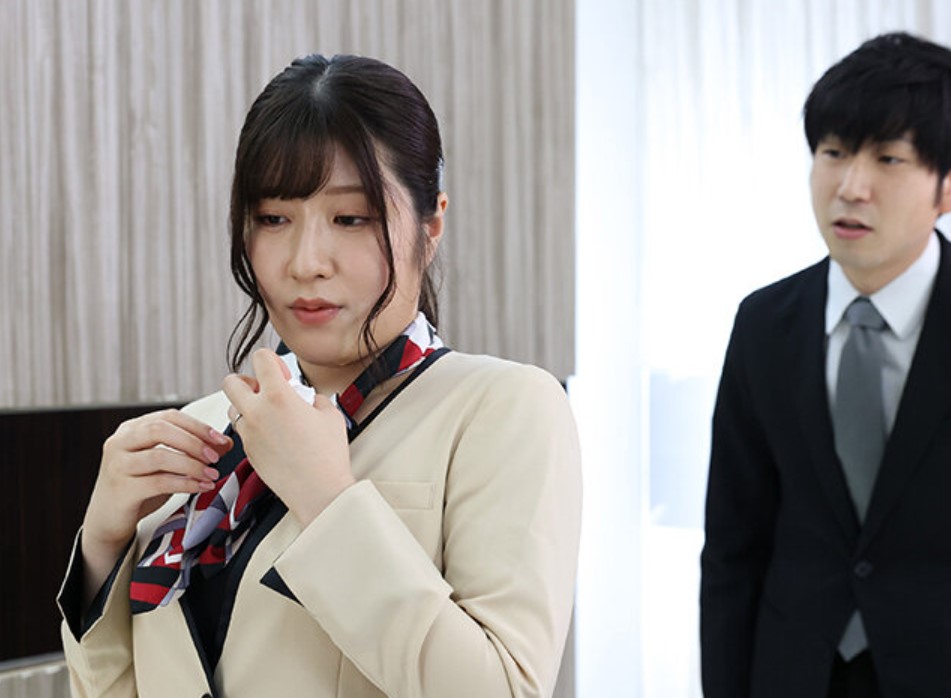 『ああん！気持ちいい♡』淫乱な人妻OLが社長と禁断のセックス！乱れまくり喘ぐ姿がめちゃくちゃエロ過ぎるwww