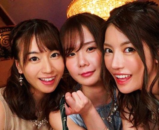【逆ハーレム×4P】変態お姉様達におチ◯ポシゴかれ調教ww口内も乳首も犯され呆気なく即絶頂ww