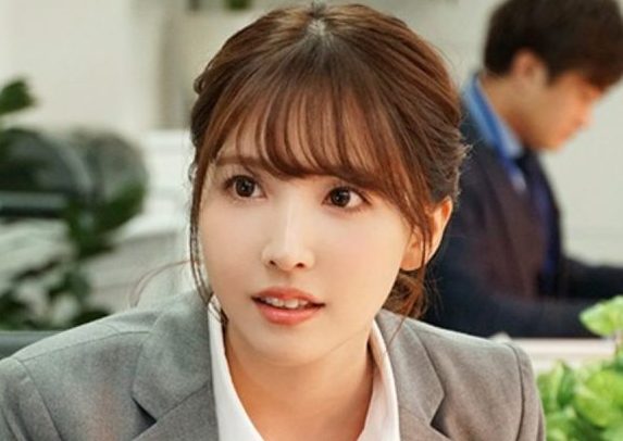 ＜三上悠亜＞憧れの男性上司はおチ◯ポだらし無いクズ男でした…勃起チ◯ポの昂りを納めてあげるご奉仕フェラww