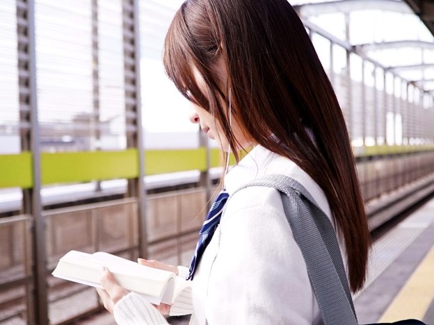 『いやだぁ…やめて…』電車通学JKを人目のつかない倉庫へ連行！嫌がろうが泣こうが男の力の前では無力だと理解させられる！