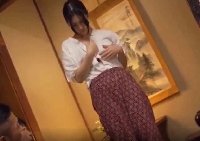 【若女将×集団レイプ】盛り上がる夜に艶めく浴衣姿！『やだ…♡』皆の視線に火照りが止まらないｗ