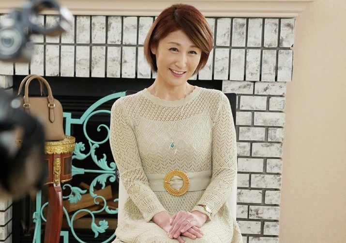 【熟女初撮り×羞恥】53歳の初挑戦！『やだ…♡』耳から触れられ恥ずかしさに震えるｗ