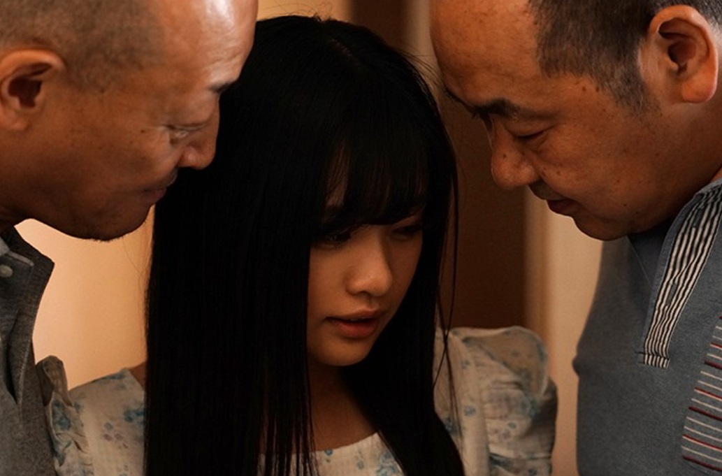 【花音うらら】若奥様を狙うクソジジィ達の強制ファックがヤバすぎたww『やめてください…』なんて通じませんww