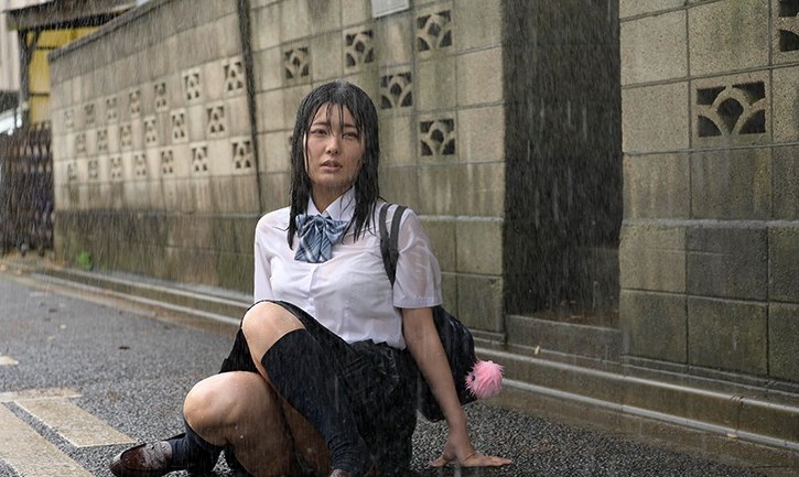 【強姦×スレンダー美女】びしょ濡れ学生を自宅に招きオマンコを無理やり犯してビショビショｗ