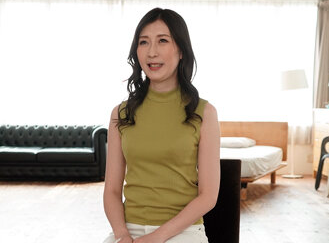 【花井ゆり×デビュー作】乳首をコリコリされ『やだ…気持ちいい♡』下着越しにマ●コを弄られビクビクしちゃうｗ