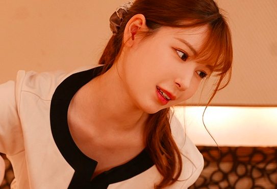 【明里つむぎ×玉袋舐め】ねっとり舌責めに悶絶！『もう我慢できない♡』騎乗で突かれて中出ししちゃうｗ