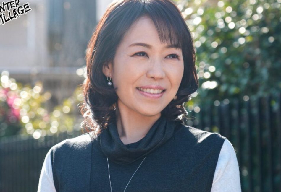 50代美熟女おばさんがAVデビューww清楚系のスレンダー熟女を容赦なく脱がせ撮影ww