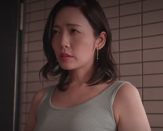 【網タイツ美女×誘惑】絶品美女がパイズリ攻めで肉棒を勃起させて騎乗位でハメちゃう！
