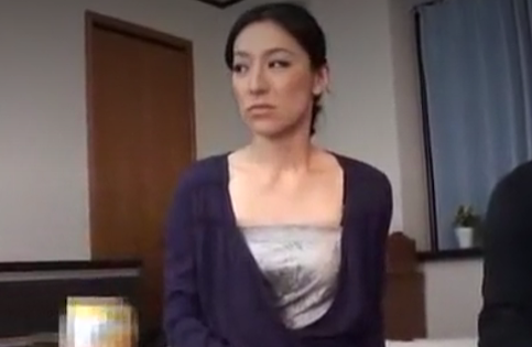 【美人奥さん×顔面騎乗位】エロい音立ておまんこクンニされる奥様がムラムラして騎乗位でハメる！