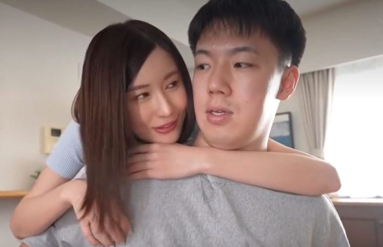 【誘惑×ドS痴女】ドM男性が変態ビッチに乳首を調教されておチンポ一緒にフル勃起させて感じる！