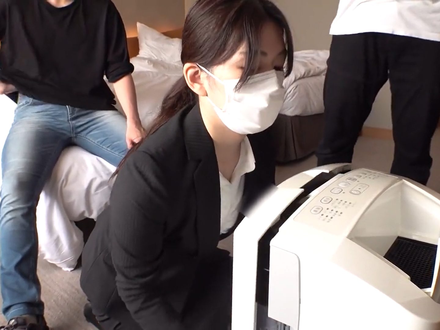 ホテルの店員とヤリたきゃ部屋へ呼べ！そんな猿でも分かるが誰もやらなかった禁忌に触れ問答無用にチ●ポねじ込む外道共ｗ