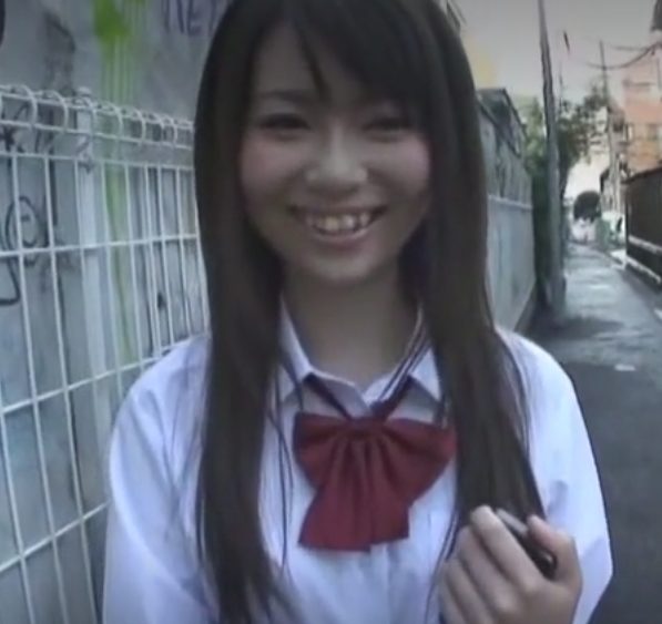 【イチャハメ×女子高生】ギャル系JKをお店に連れ込み店員にバレないようにおっぱいやオマンコを撫でまわす！