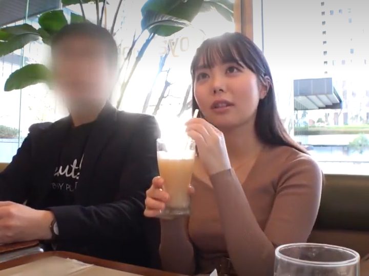 【NTR×制服美女】美乳美女が彼氏の目の前で他人棒を咥えて濃厚フェラでザーメン搾取！