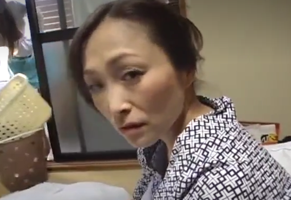 【熟女×近親相姦】娘婿と内緒の禁断性交でムラムラオマンコを濡らして騎乗位でハメる義母！