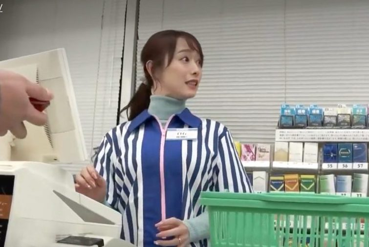 【不倫×欲求不満美女】バイト中に若チンで遊んじゃう変態奥様！デカパイ揺らして生ハメ性交！