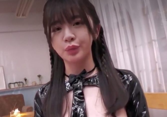 【コスプレ×童顔ビッチ】スレンダー美少女がバニーコスで美乳乳首をベロ舐めされて乳首フル勃起！