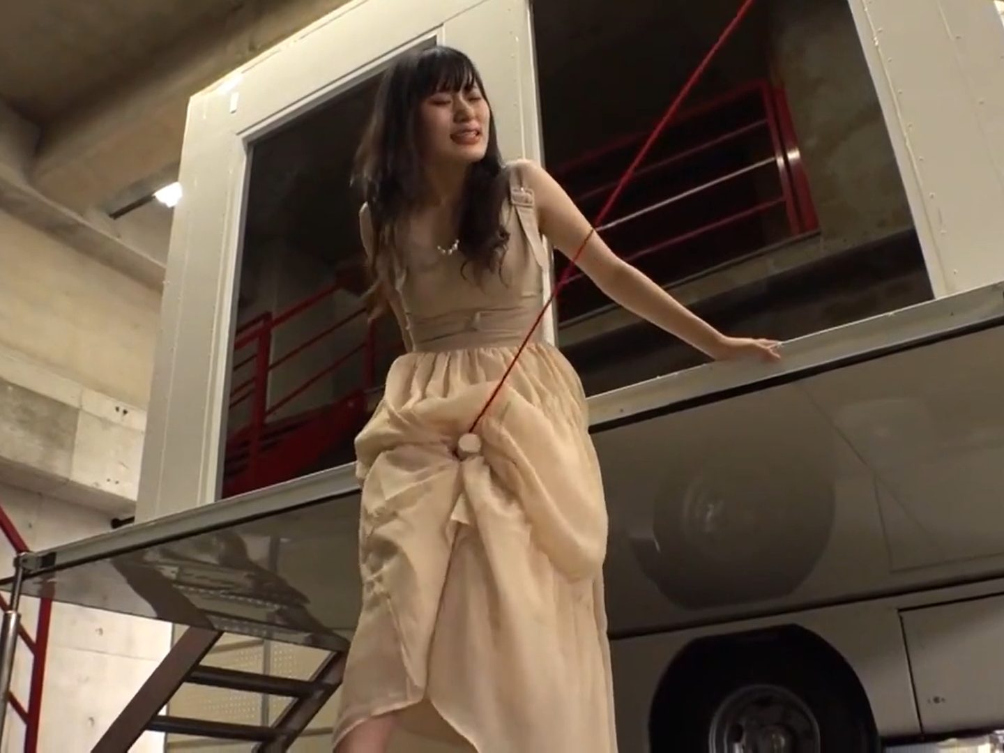 【MM号×JD】素人女子大生がマジックミラー号でオマンコ玩具攻めされ追撃ピストンハメで悶絶！