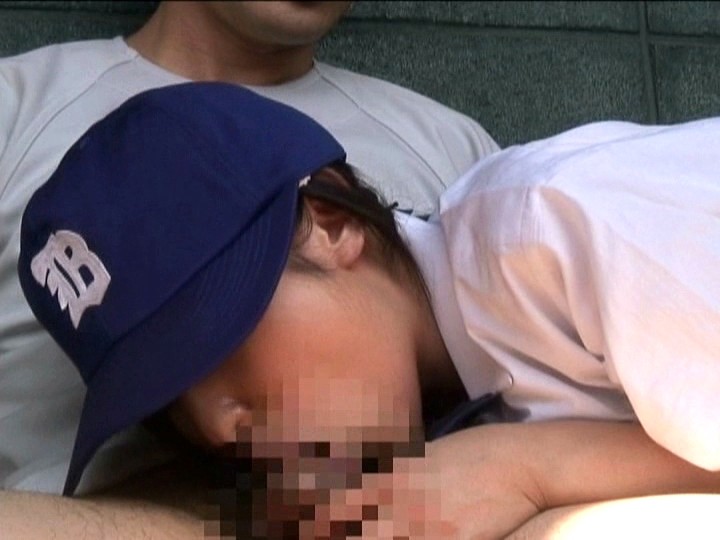 先輩のバットの手入れはマネージャーの仕事！『先輩気持ち良いですか♡？』ベンチ内で選手のチ●ポをケアする青春物語！