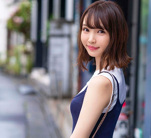 エステで働く現役女子大生！『恥ずかしいよ…♡』ピチピチの身体と剛毛マ●コがエロすぎる美少女がAVデビュー！