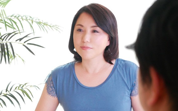 【義熟女×クンニ責め】若チンを堪能する熟女が愛汁垂らして本能のままに肉棒をハメちゃう！