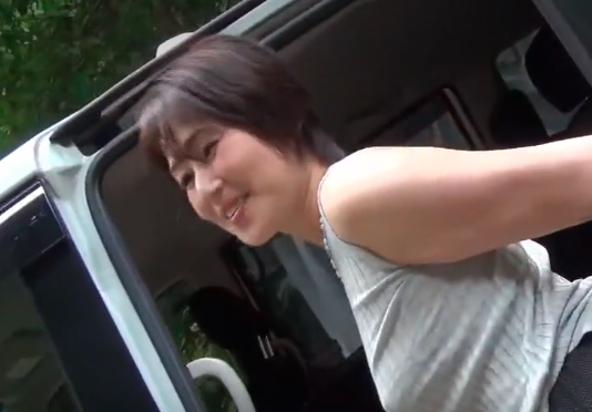 【美熟女×手マン責め】野外で他人棒をしゃぶる美女がおまんこクンニ責めされて愛汁駄々漏れ！