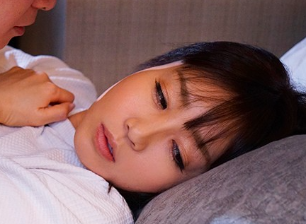 【大島優香】専務の愛人と噂されている派遣の女性との研修旅行を命じられドキドキ！僕の相手もしてくれて濃厚セックスwww