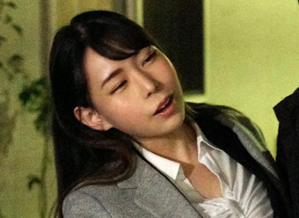 【爆乳美女×手コキ】騎乗位で主導権逆転！『まだ続ける？』揺れる胸元で快感を搾り取るｗ