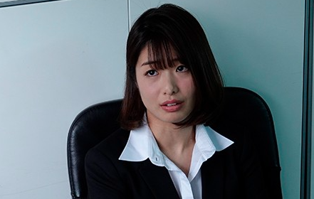 【淫乱OL】「キミ…仕事できないのにチンチンだけは立派じゃない。」パワハラで僕の絶倫チンポにまたがり見下し騎乗位！