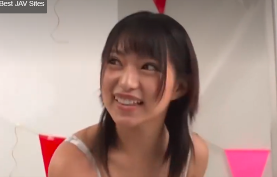 【貧乳美女×手マン】スレンダー美女がオマンコを手マン攻めでイカされ愛汁漏らしてガチイキ！