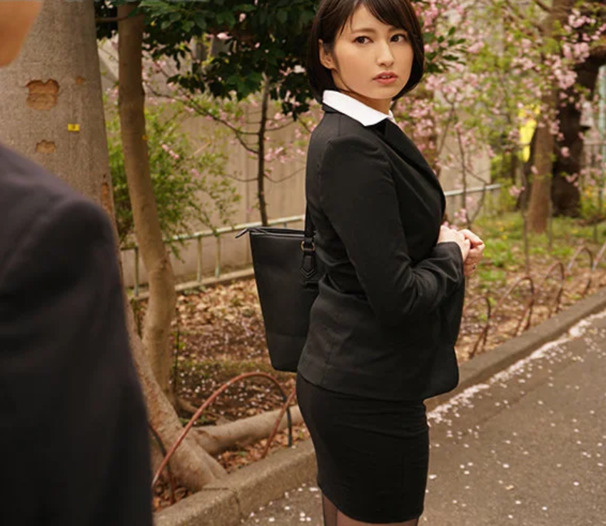 【NTR×女性社員】真面目なのは会社で仕事してる時だけｗ出来る女上司はプライベートで他人棒でハメまくり！