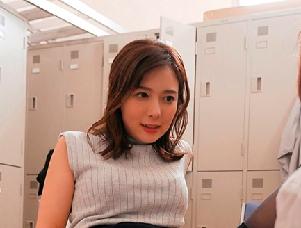 【パンスト美女×絶品テク】大股開きでアソコを見せつけ教え子を誘惑する変態女教師が濃厚フェラ攻めでイカせる！