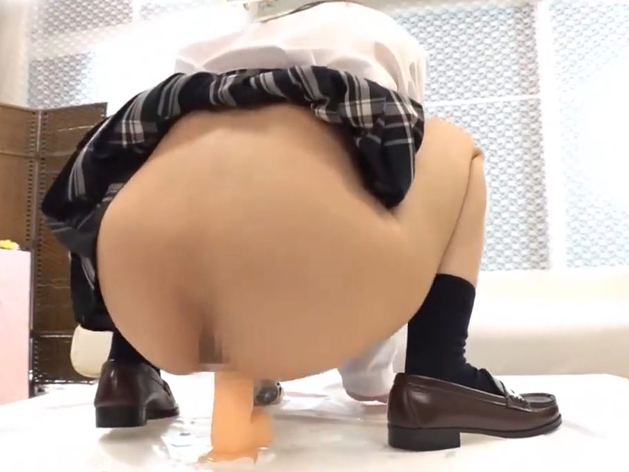 【企画×制服美女】謝礼の為に極太ディルドでオナニー披露するJK！いつの間にか本物肉棒にオマンコ犯され！