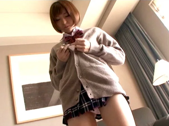 【ガチハメ×制服美女】おっさんに無理やりオマンコを悪戯される女子高生！強制フェラでおチンポ勃起！