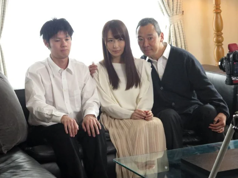 【母子相姦×人妻】義理のお母さんが絶品すぎて息子チンポが勃起止まらずガチハメ開始！