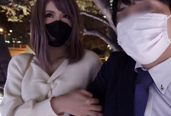 【ラブホ×ギャル】SSS級美女とホテルで性交開始！際どいエロコスにデカパイがはみ出て正常位ピストンで精子ぶっかけ！